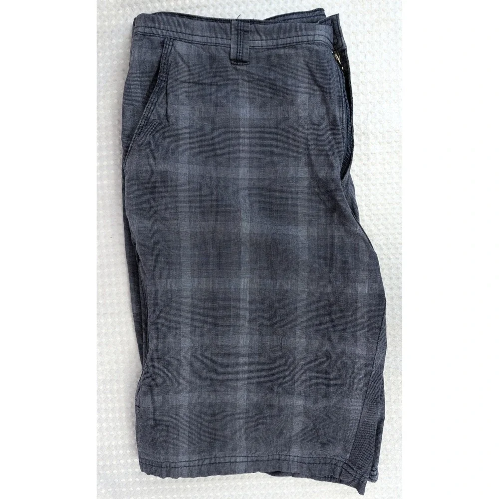 The North Crest Shorts Men's 38 Gray Plaid Checkered Flat pockets